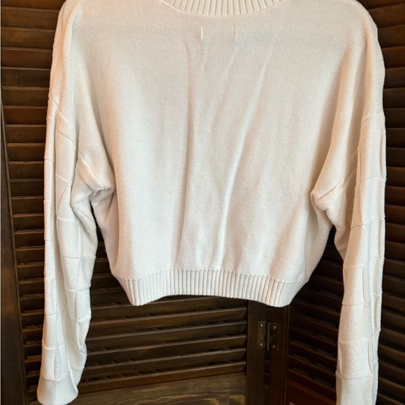 Hollister medium White Cropped Knit Sweater - Picture 2 of 2